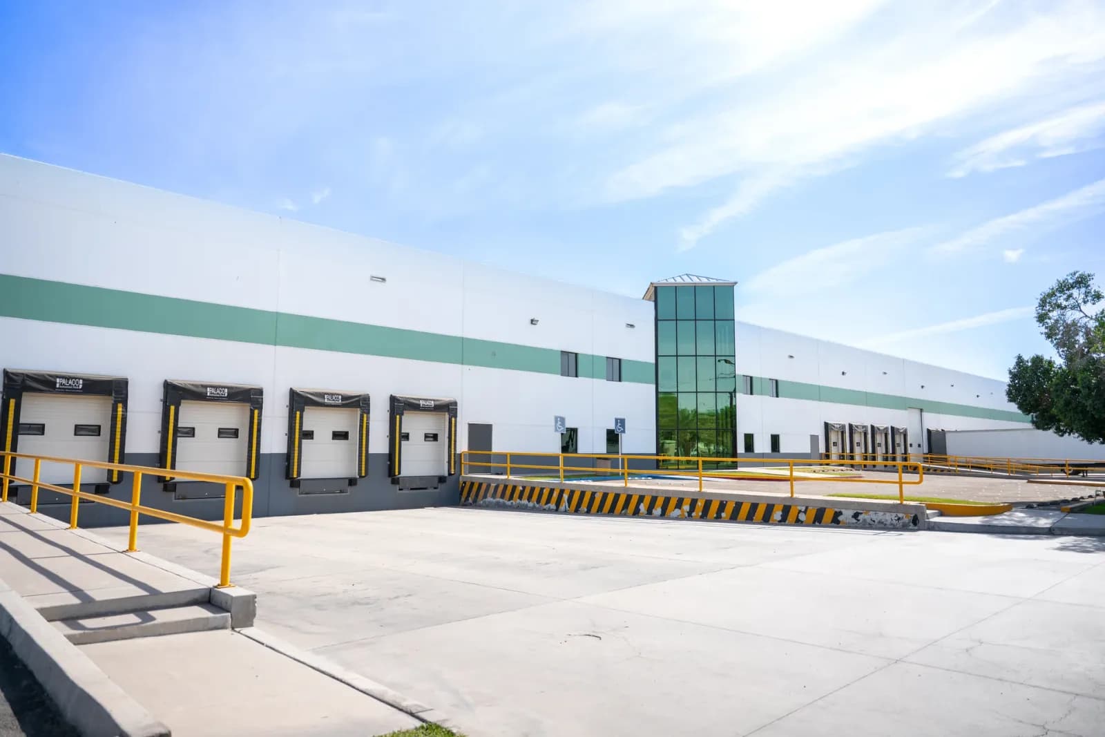 Nave Industrial de 4,560 m² 3