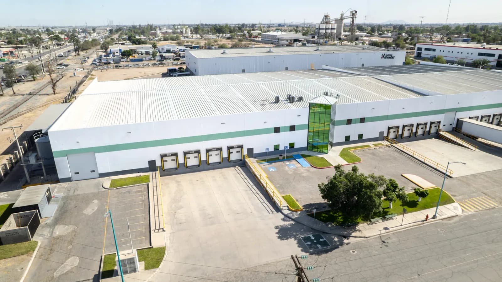 Nave Industrial de 4,560 m² 4