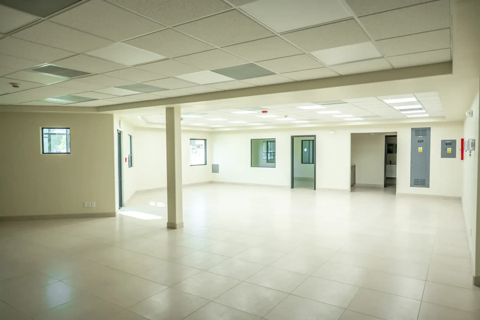 Nave Industrial de 4,560 m² 5