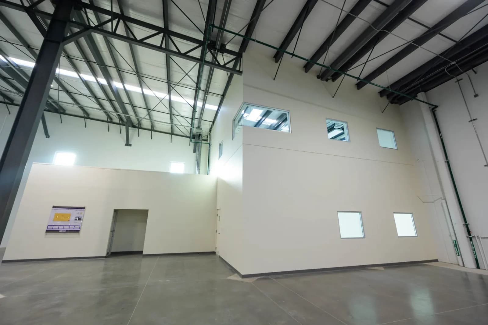 Nave Industrial de 4,500 m² 4