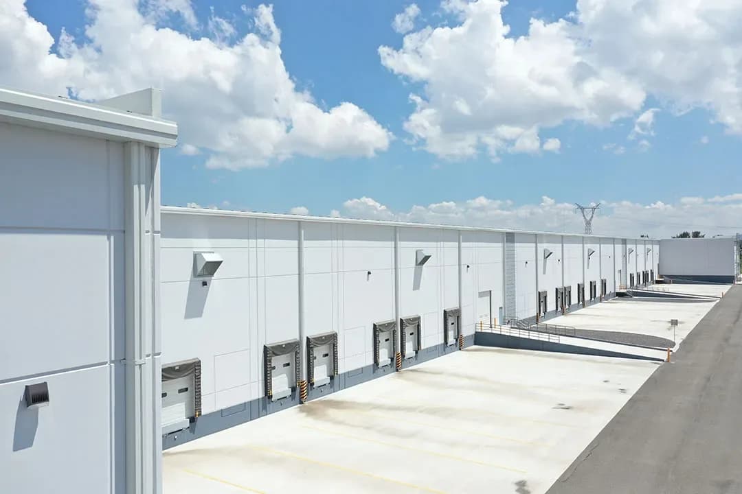 Nave Industrial de 17,230 m² 2