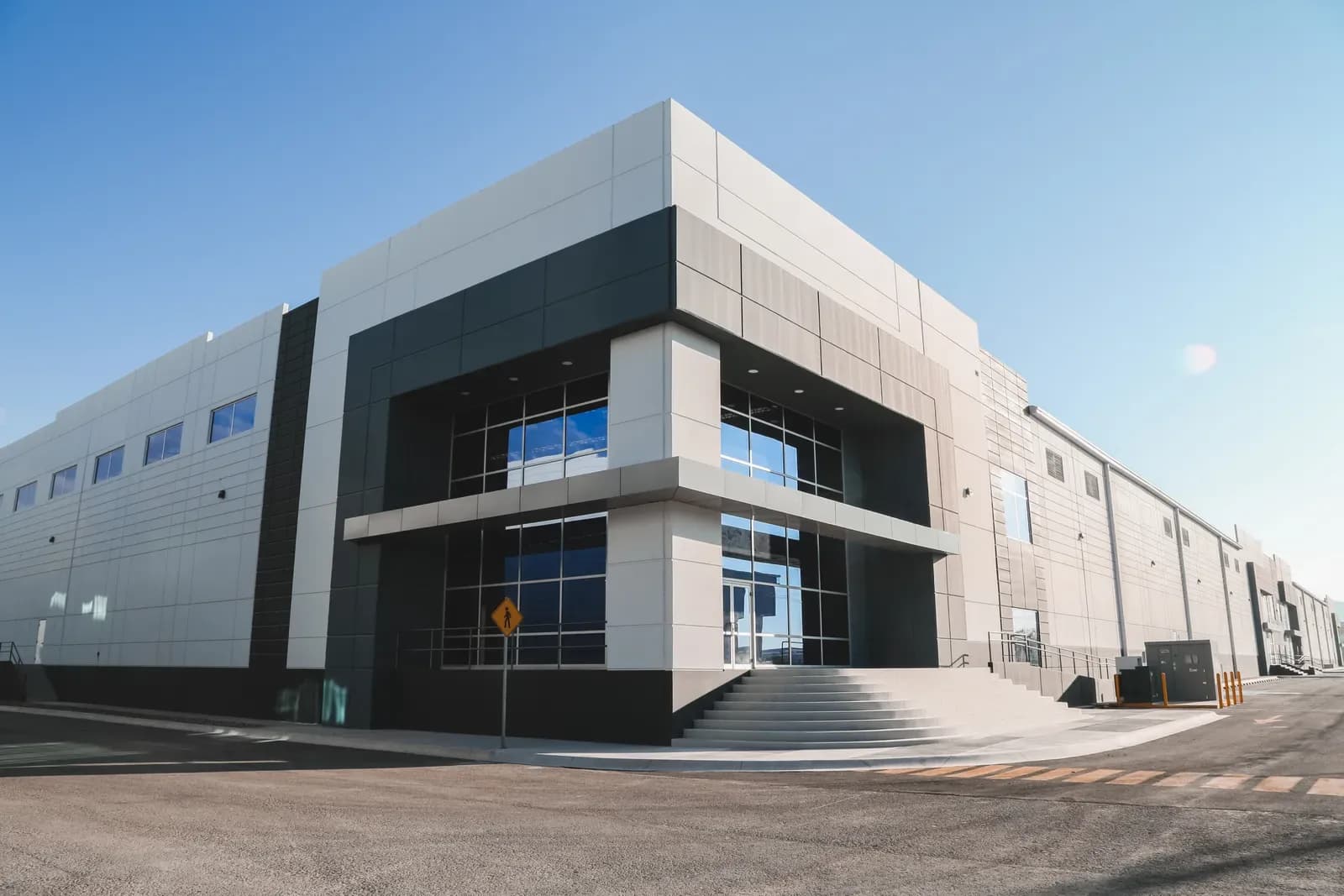 Nave Industrial de 8,174 m²