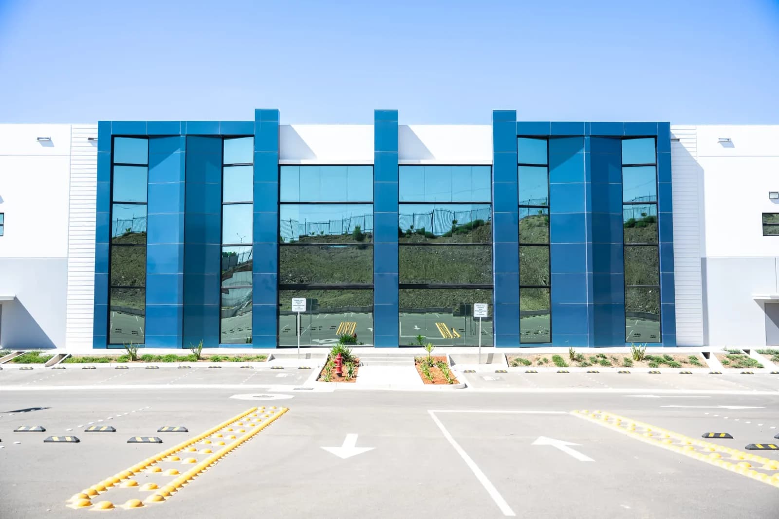 Nave Industrial de 8,640 m² 3