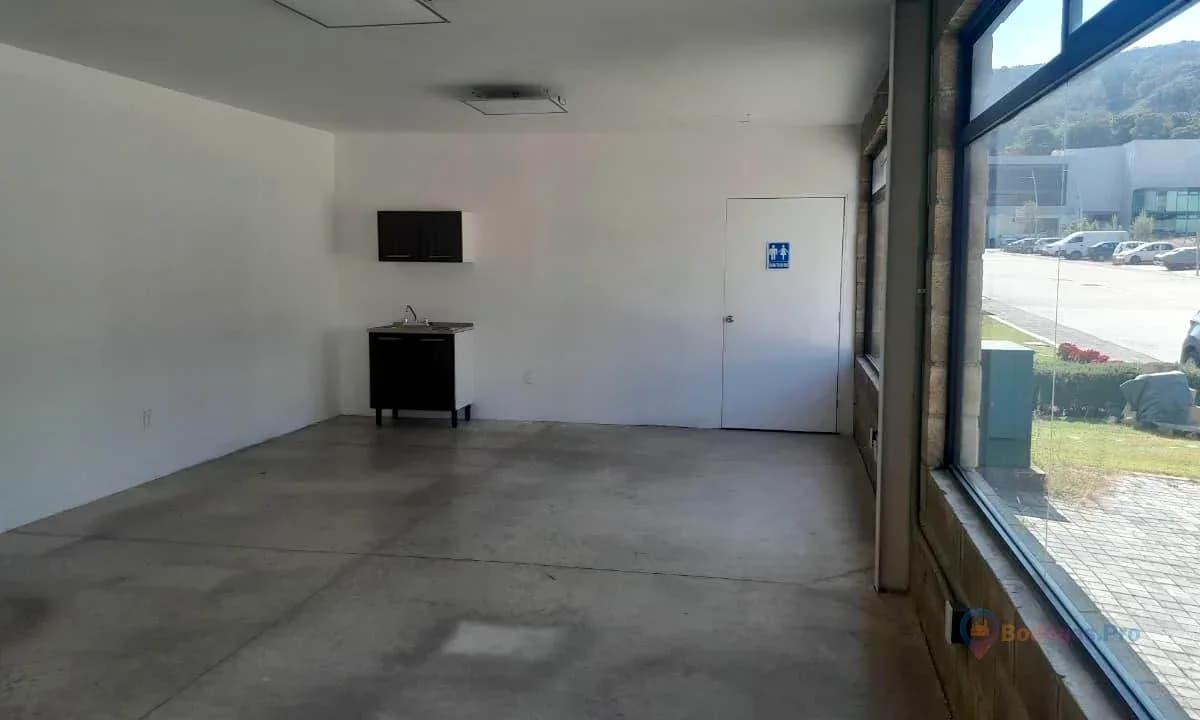 Bodega Industrial 771m² con 1 Andenes en Jalisco, Zapopan La Venta del Astillero 3