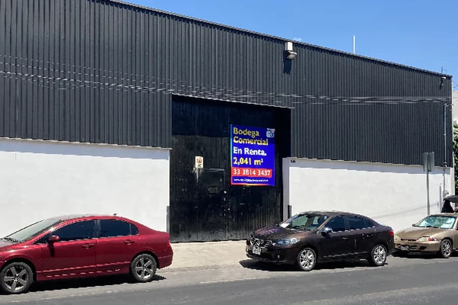 Nave Industrial de 2,040 m² en Renta - Ara-Mrelab-Pinos