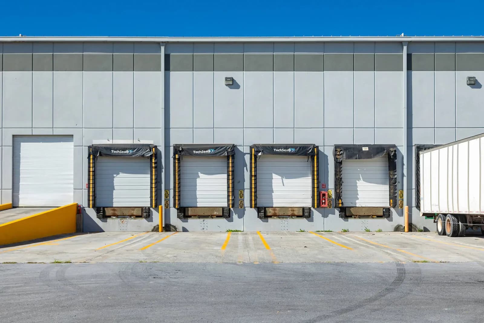 Nave Industrial de 2,816 m² 3