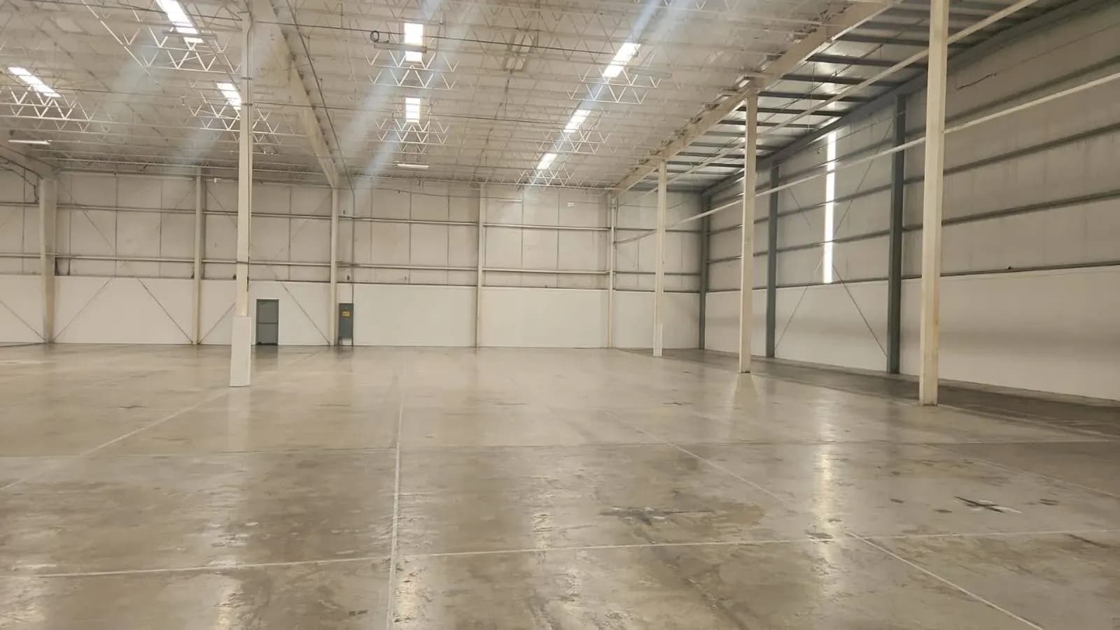 Nave Industrial de 6,084 m² 2