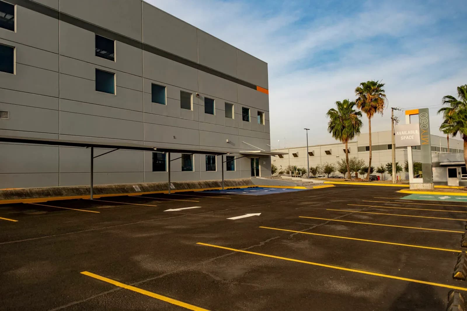 Nave Industrial de 10,900 m² 1