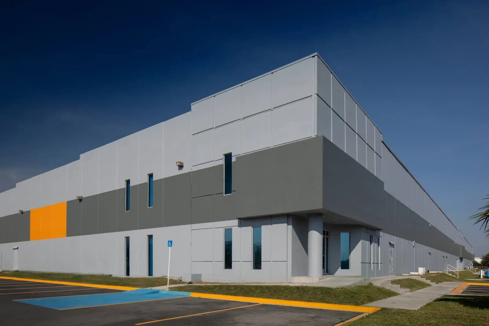 Nave Industrial de 10,099 m² 1