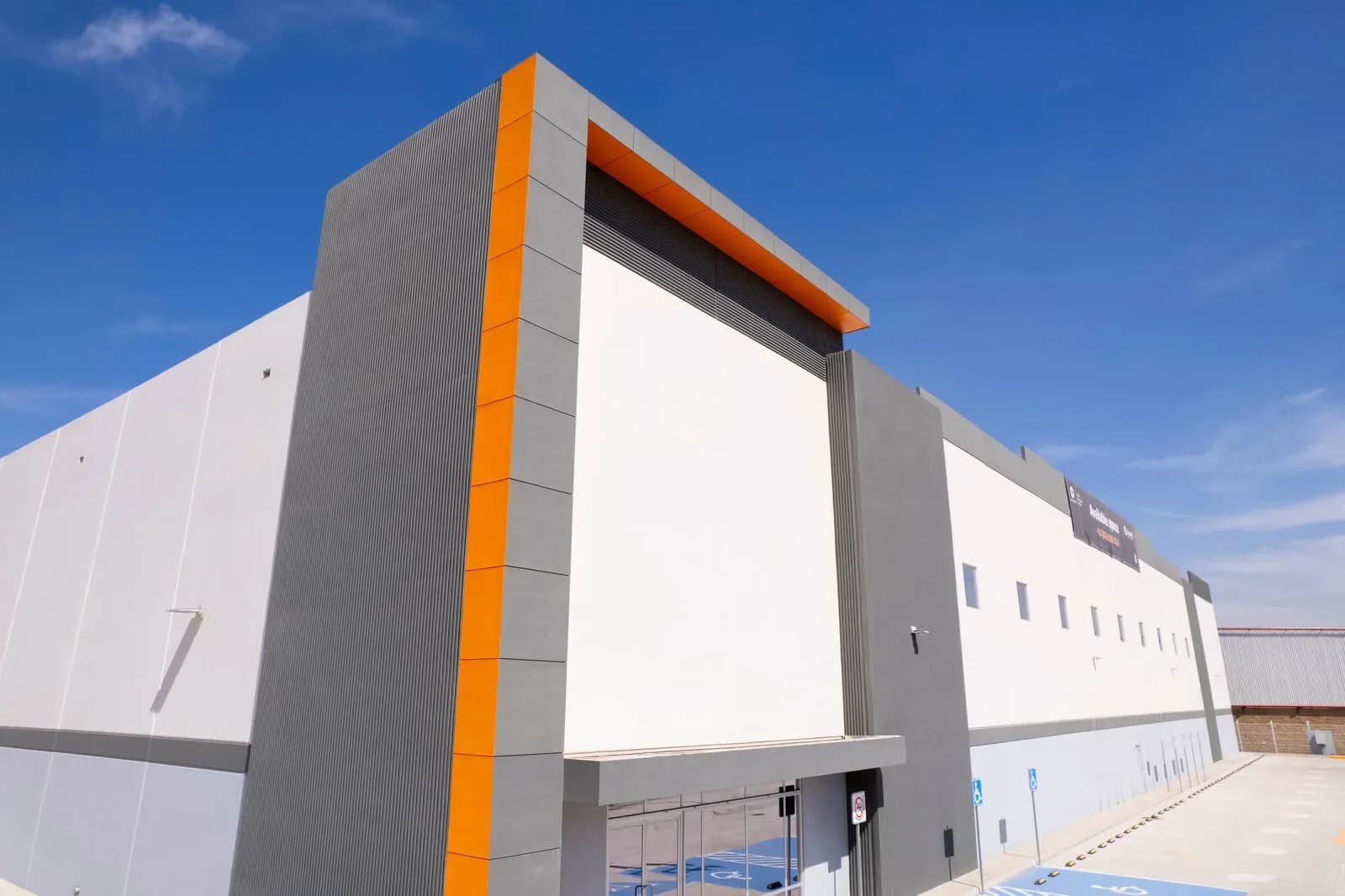Nave Industrial de 7,355 m²