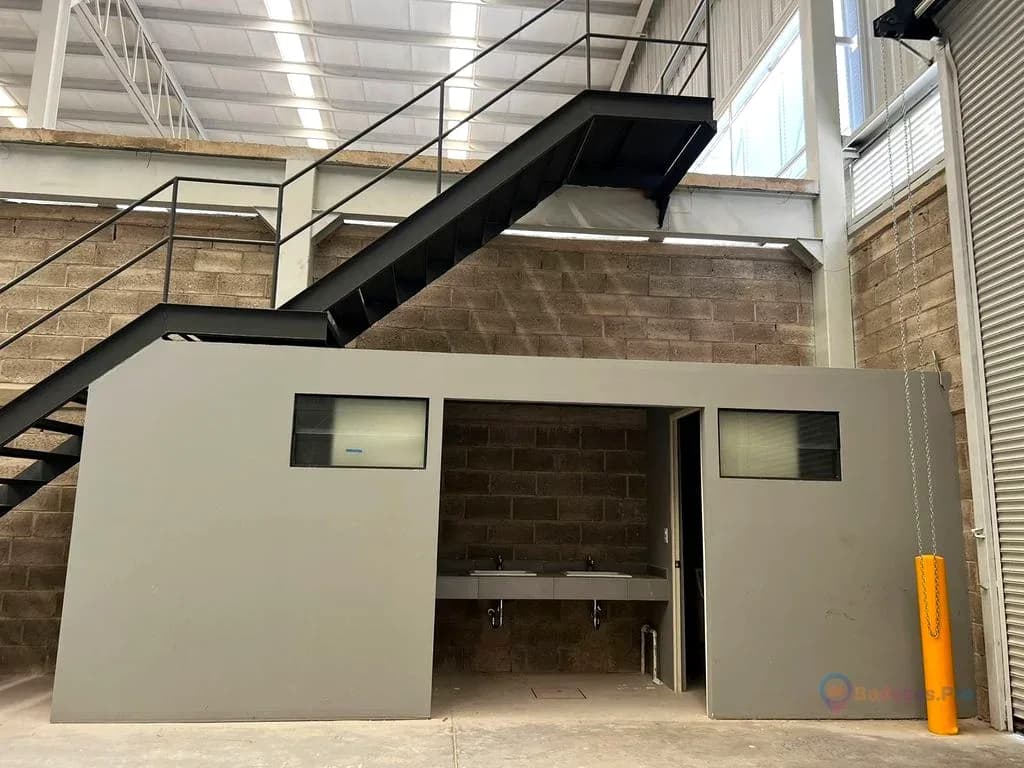Bodega en Renta 1,200m2 Zona Industrial GDL con Mezzanine y Andén de Carga - Alamo Industrial 4