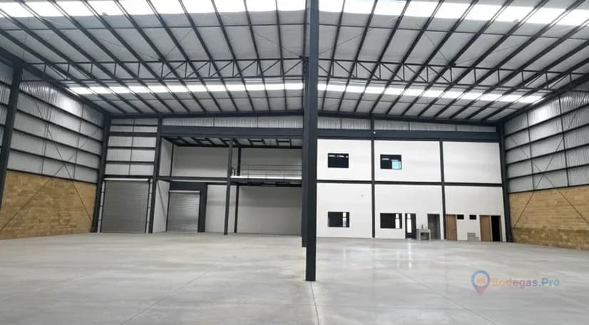 Bodega en Renta 1,331 m2 - Toluquilla, Tlaquepaque 2