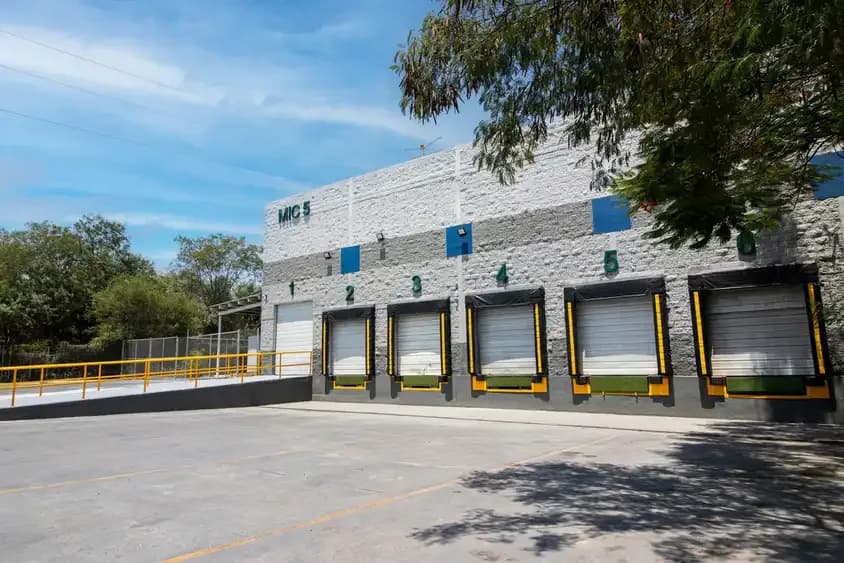 Nave Industrial de 7,664 m² en Renta en Standalone