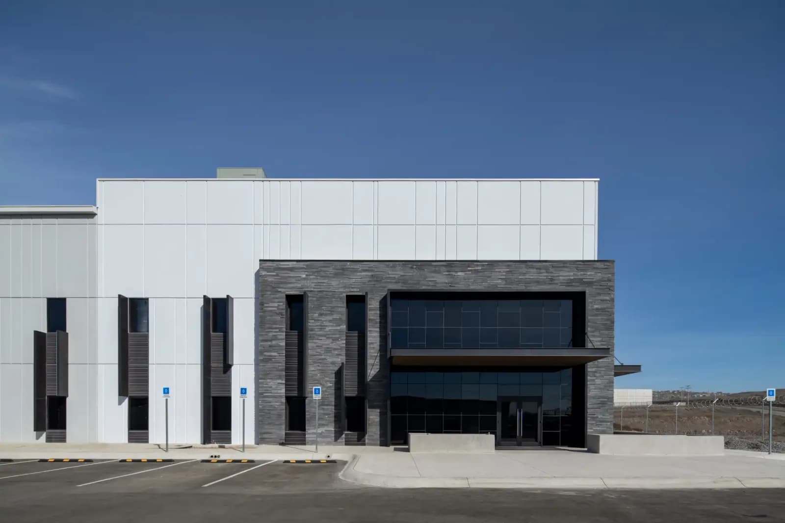 Nave Industrial de 7,897 m² en Renta en Standalone