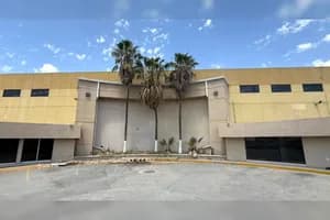 Nave Industrial en Renta - Uno Poniente Building