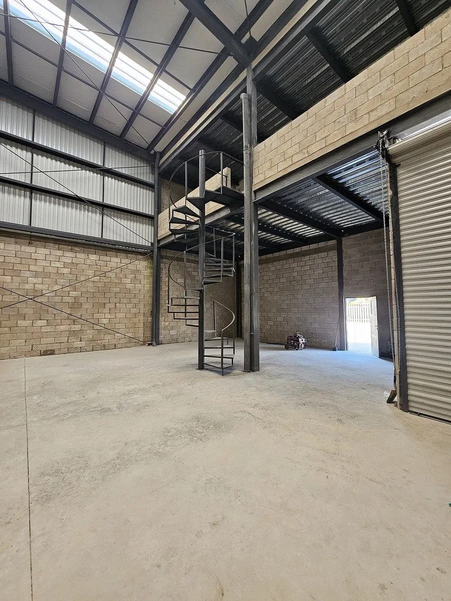 Estrena Bodega 280m2 Comercial en Renta - La Venta del Astillero, Zapopan 2