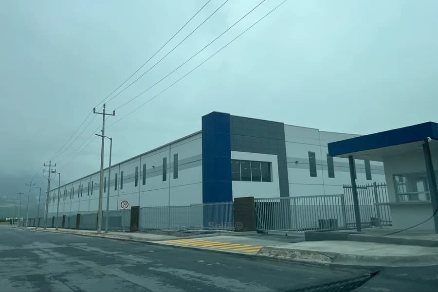 Nave Industrial de 9,859 m² en Renta - VYNMSA Santa Catarina (Spec IX)