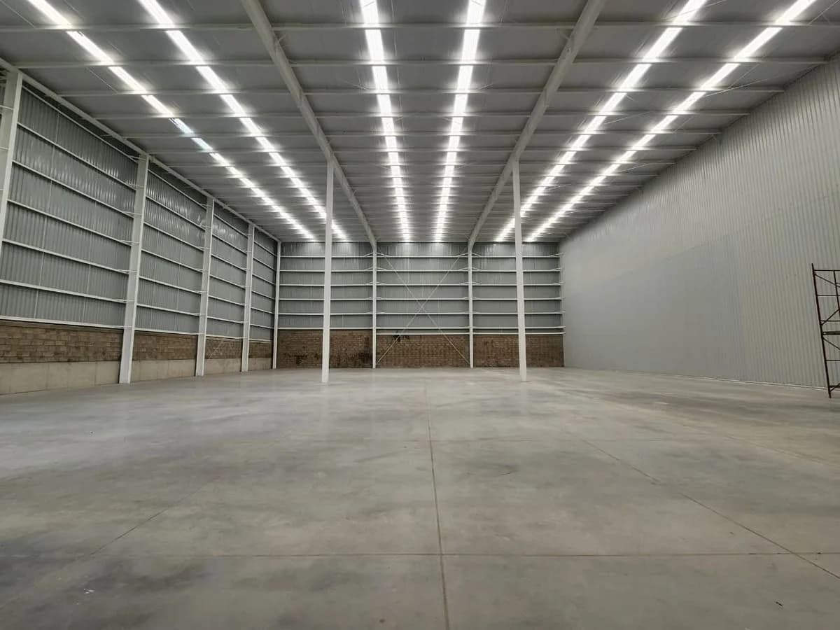 Bodega Comercial 1,100m2 Estratégica con Andén y Rampa en Zapopan 1